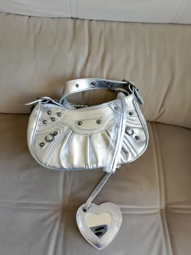 Bolsa metalizada Prata nova 