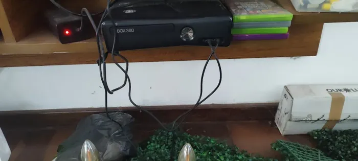 Xbox 360 com Kinect, memória expandida e vários jogos