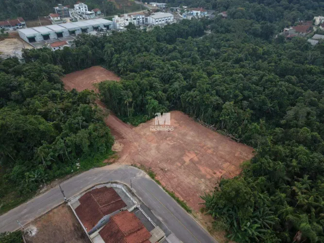 Terreno com possibilidade de construção de galpão