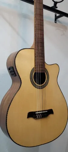 Violão Nylon Elétrico. Maciço