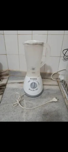 Liquidificador Mundial 550W semi-novo em bom estado de uso. Retirada no Alecrim.