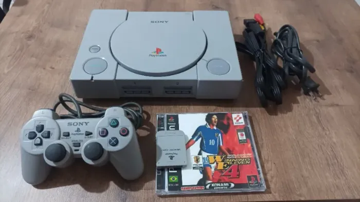 Playstation 1 FAT cinza, com Dual Shock, leitor lendo perfeitamente