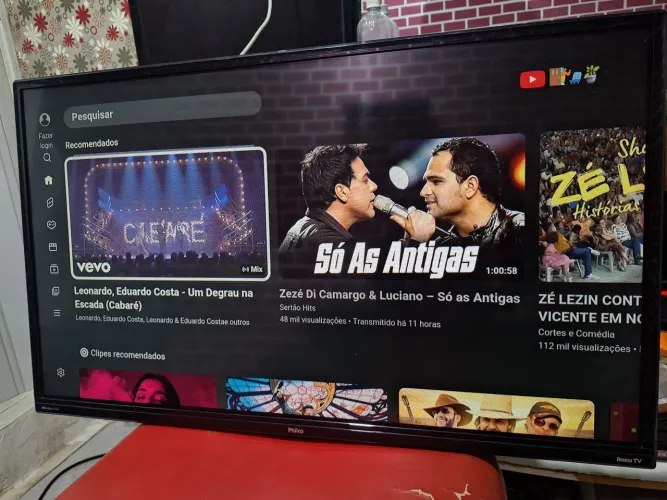 Tv philco 32 polegadas roku smart. Rápida na internet. 