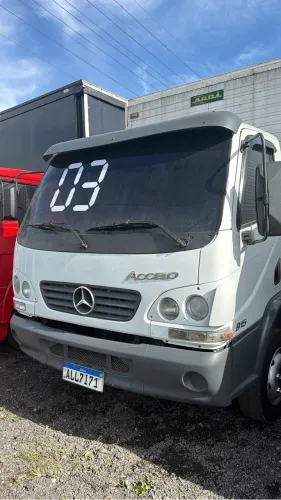 MBenz acello 2003 baú de 5.20 mtos por. 2.20 altura 
