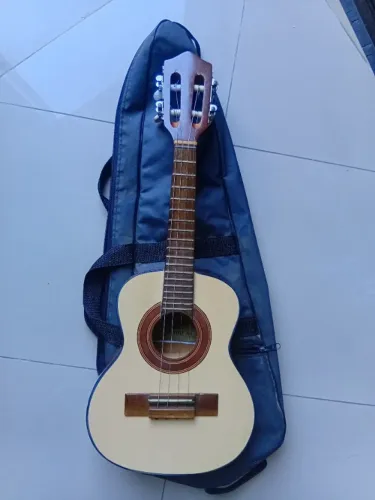 Cavaquinho Tonante 404, ano 2000, cordas novas e capa