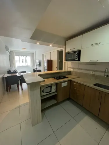 Apartamento mobiliado com 1 suíte em Copacabana vaga, lazer e excelente localização