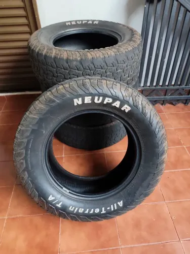 4 Pneu de caminhonete