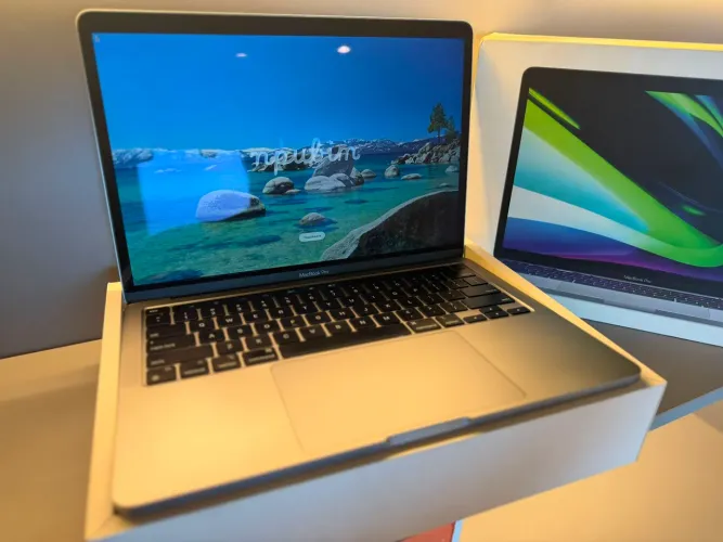 MacBook Pro M2 13" / 512GB SSD 8GB RAM / seminovo
