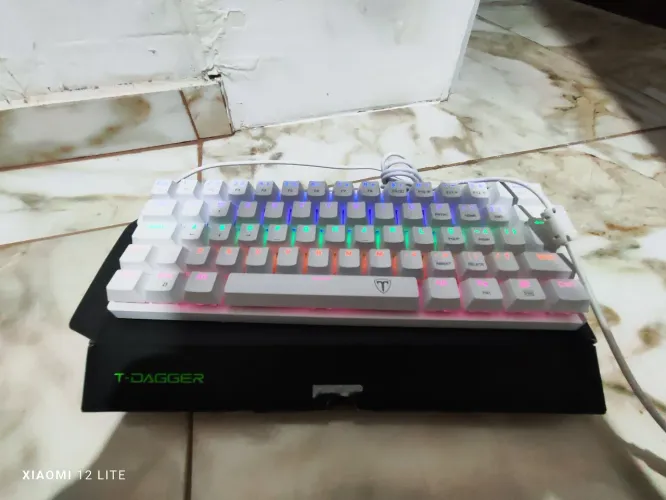 Vende-se teclado mecânico semi novo 