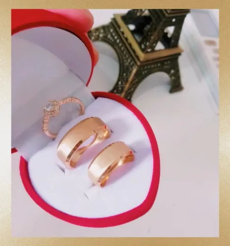 Par de Alianças Chanfradas Escovadas 8mm Ouro18K Banho. Casamento - Promoção Limitada!