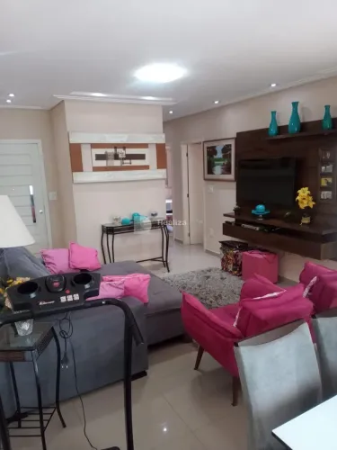 Casa para Locação em condomínio com Ar-Condicionado, Aquecimento Solar e Hidromassagem!