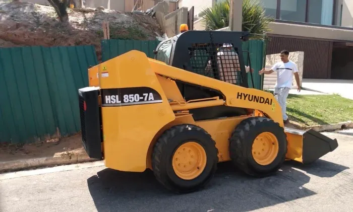 Mini carregadeira Hyundai 2017