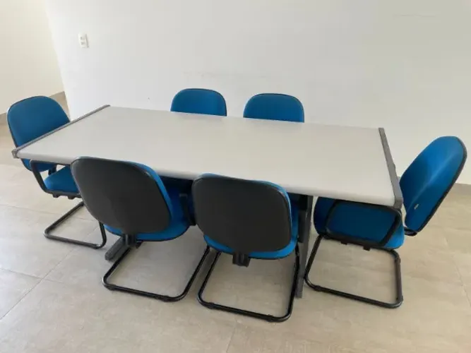 Conjunto de Móveis de Escritório em Excelente Conservação