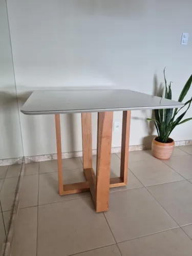 Mesa de Jantar Taurus Índia Mel/Off White 90x90 - NOVA, SEM USO