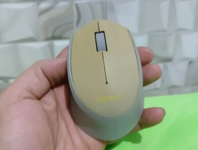 Mouse sem fio Logitech M280 Conexão USB Cinza Seminovo