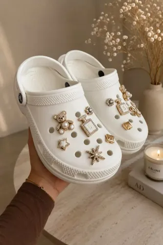 Crocs branca com detalhes