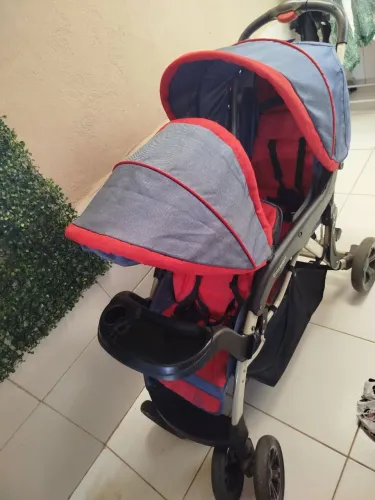 Carrinho de bebê gêmeos