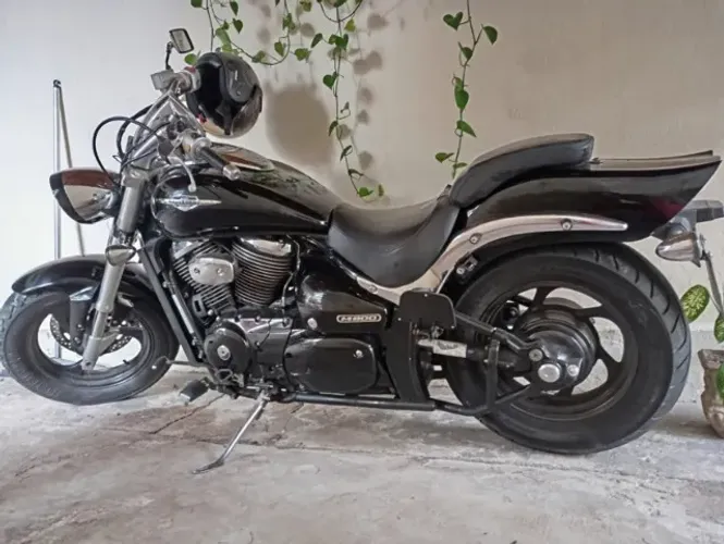 Suzuki Boulevard M800