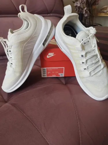 Tênis Nike Air max axis - feminino 