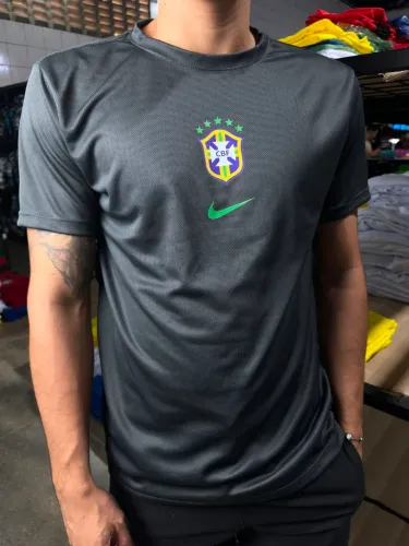 Camisas femininas e masculina da seleção brasileira do p ao gg