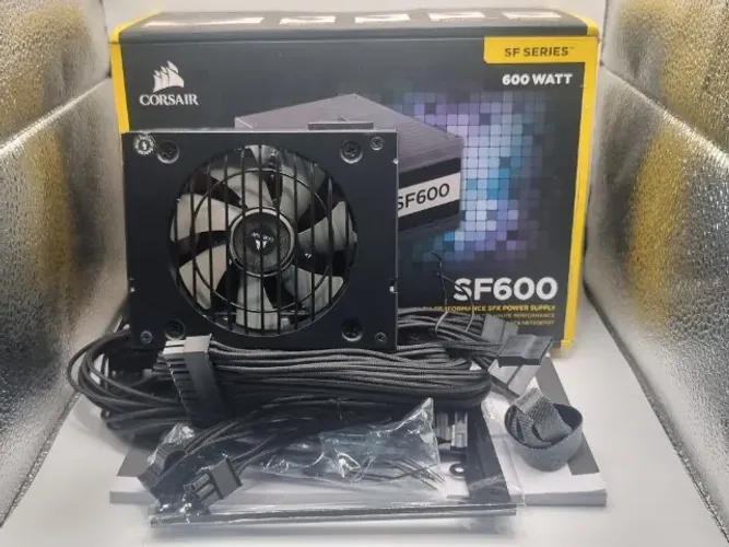Fonte Corsair SF Series SF600 80 Plus Gold 600W Modular