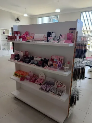 Vende loja de cosméticos