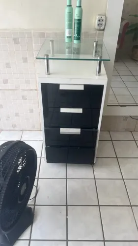 Espelho e bancada para salão