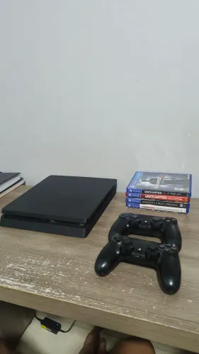 PS4 500GB, 2 controles + 5 JOGOS (Aberto para negociação)