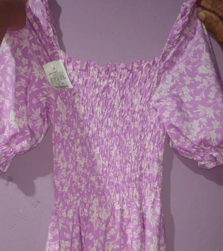 Eu estou vendendo esse vestido 110$ nunca foi usado ele está até com etiqueta