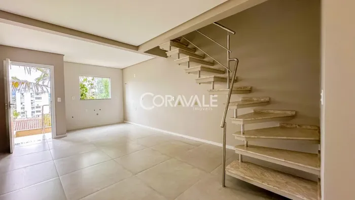 Triplex à venda com 2 suítes e 95 m² no bairro Escola Agrícola em Blumenau/SC.