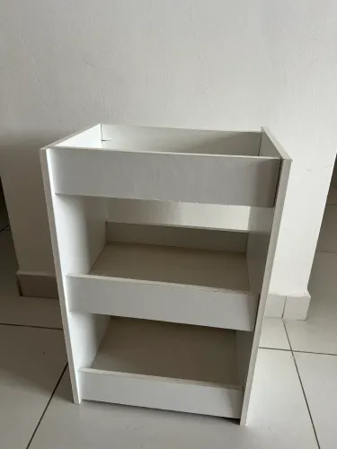 Carrinho organizador em MDF.