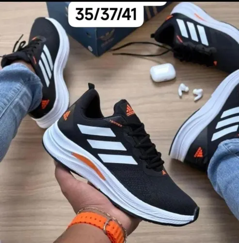 Tênis Adidas 
