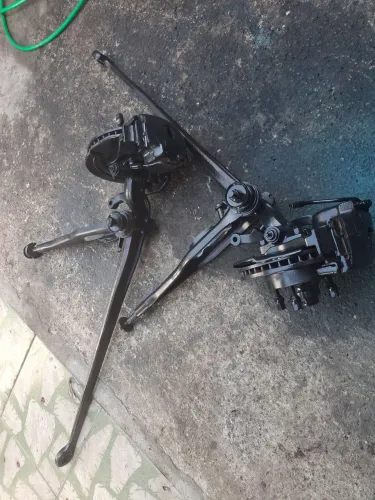 Suspensão com freio a disco da caminhonete F1000