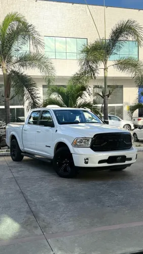 Ram Classic Laramie Night Edition 5.7 V8 16V Gasolina 4X4 Aut. 2023