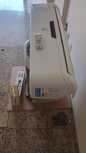 Vendo Ar-condicionado split 9.000 buts Electrolux