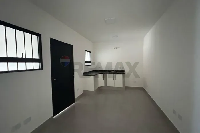 Sala Comercial em Mairiporã: Localização Perfeita!