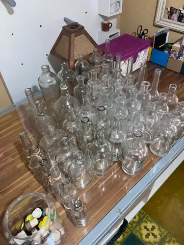 Lote com 42 garrafas de vidro para decoração de festas e eventos