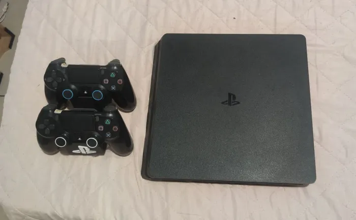 PS4 SLIM 1 TB