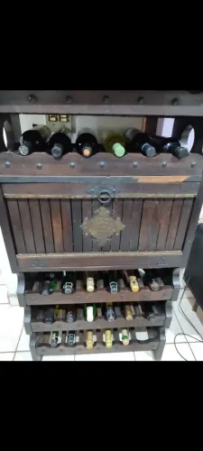 Adega de Vinho Rústica Antiga