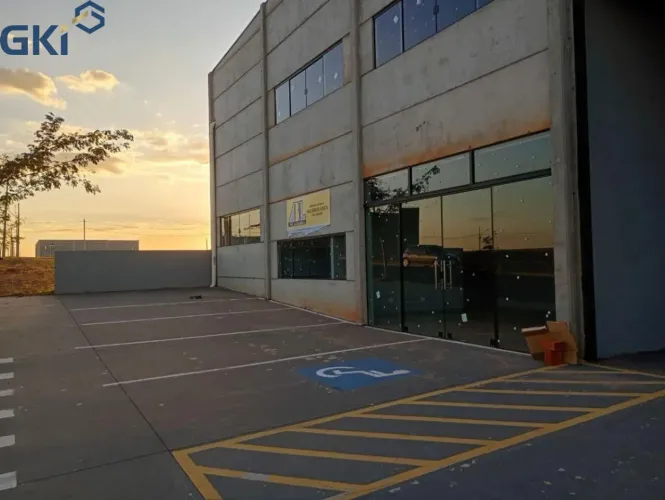 Galpão Comercial para Alugar | 800 m², Mezanino e 6 Vagas no Distrito Industrial