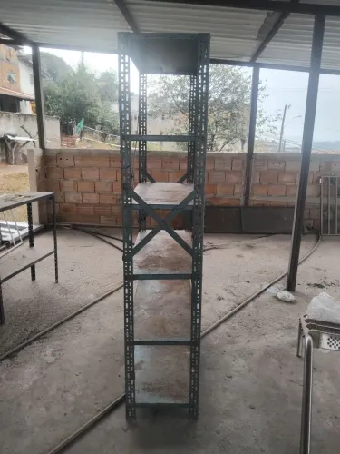 Vende se parteleira de acço