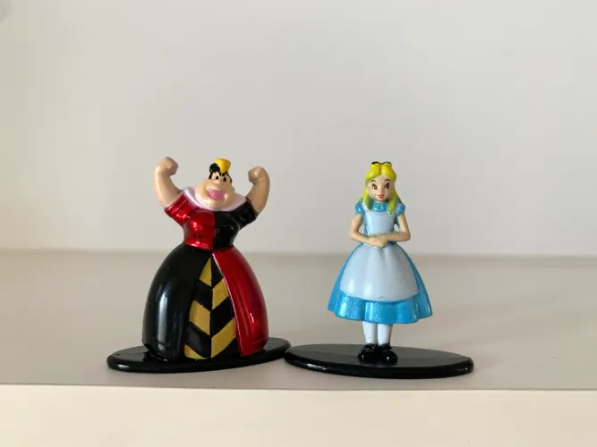 Alice no país das maravilhas metal figs