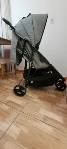 Carrinho de bebê Cosco