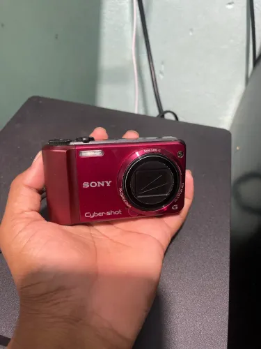 Vende-se câmera digital Sony Cyber-shot ( atenção, o flash não funciona )