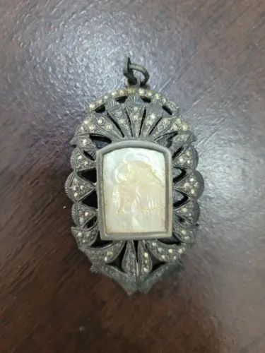 Antigo Medalhão São José Com Menino Jesus Prata E Madrepérola 5x3cm