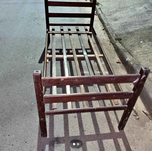 Cama solteiro de sucupira