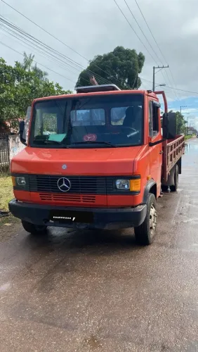 MB 710 ano 2002 - Mercedes