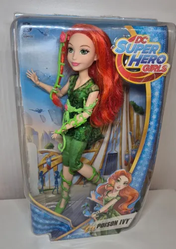 Boneca Mattel DC Super Hero Girls Poison Ivy usada