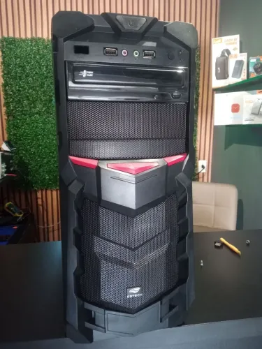 Cpu i3 4° Ger, 16 de Ram, 500 HD.