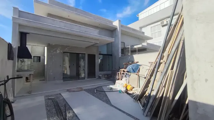 Imóvel para venda possui 86 metros quadrados com 3 quartos em Jardim Mariléa - Rio das Ost